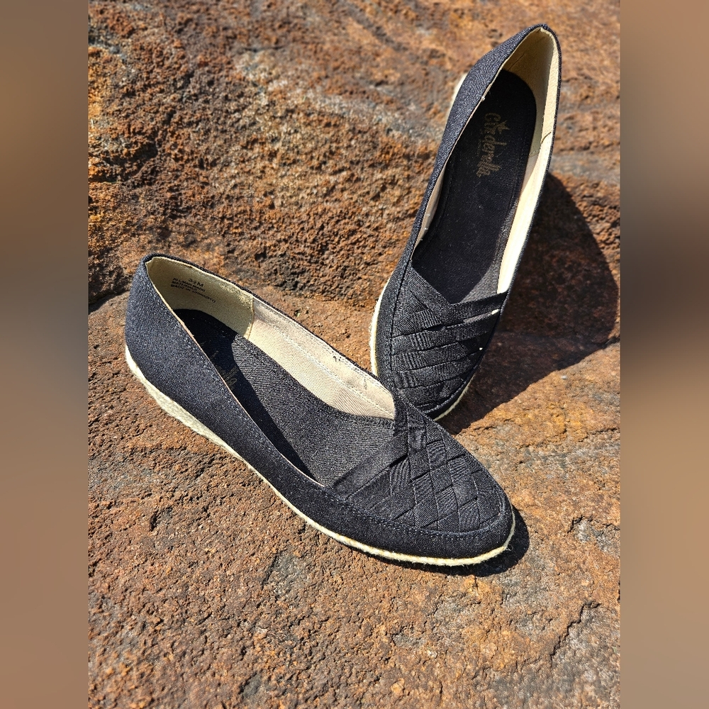 Like New Cinderella Of Boston Black Casual Wedges Women's Size 3.5
